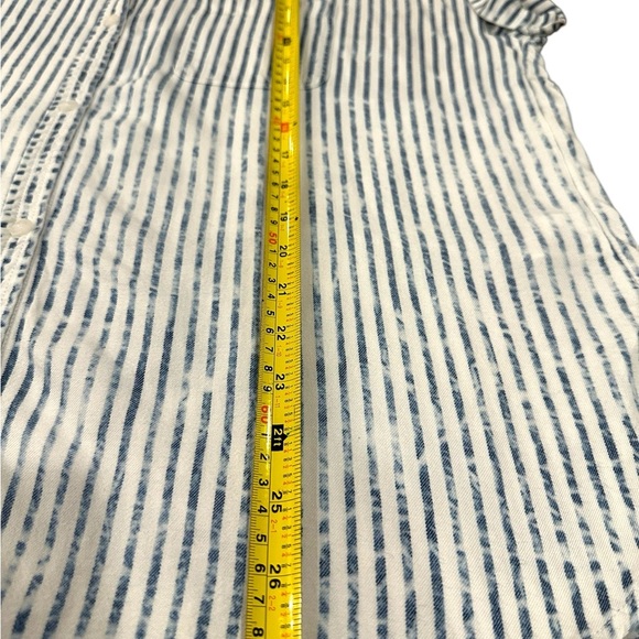 American Eagle Short Sleeve Button-up Shirt with Stripes Size large - Picture 6 of 9
